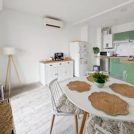 Bright 2-bedroom & Beautiful Sea View Appartamento *