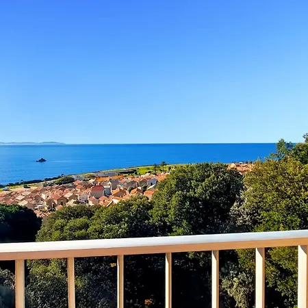 Apartament Bright 2-bedroom & Beautiful Sea View
